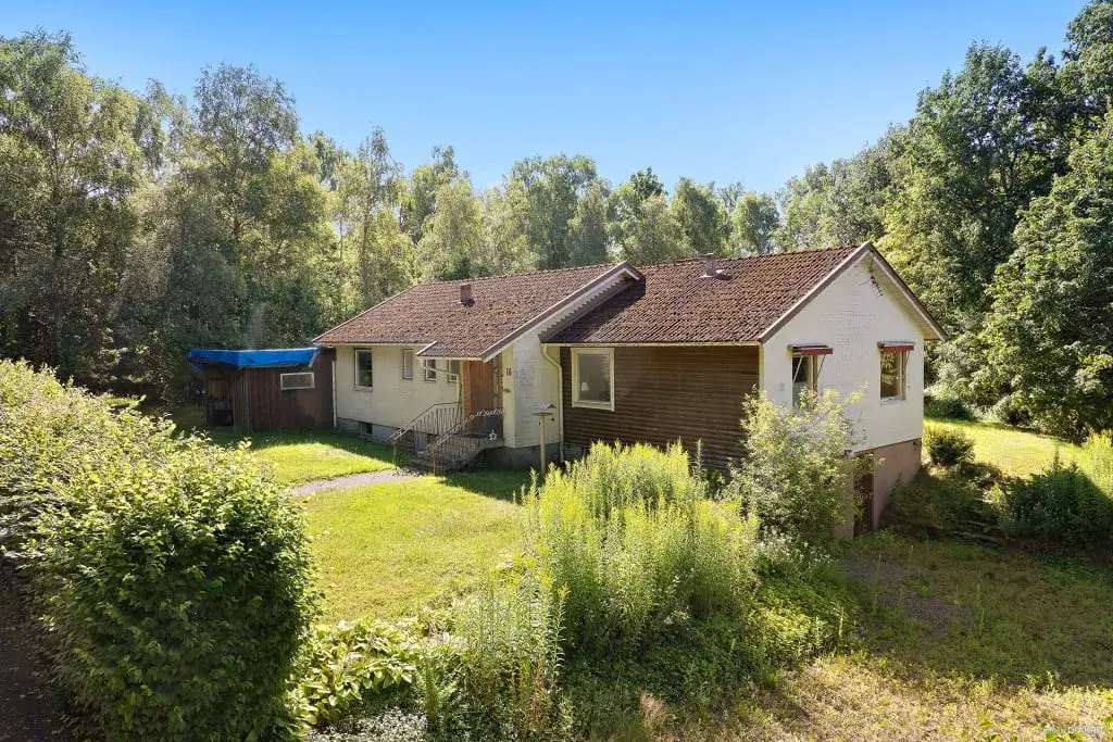 Villa, Ekgatan 16, Halland. Bild 1 av 15