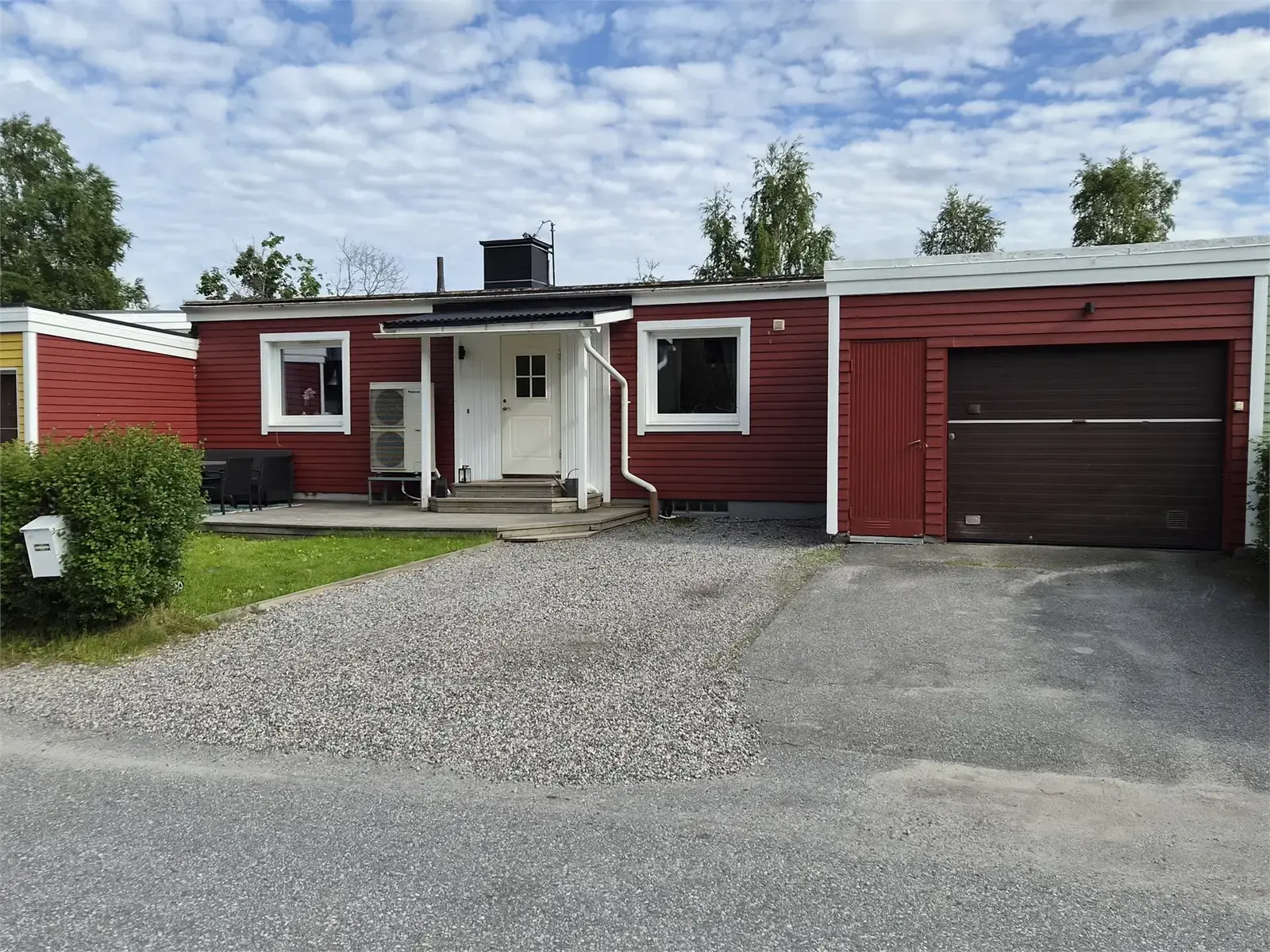 Bild 1 av 2 på Mällbyvägen 37