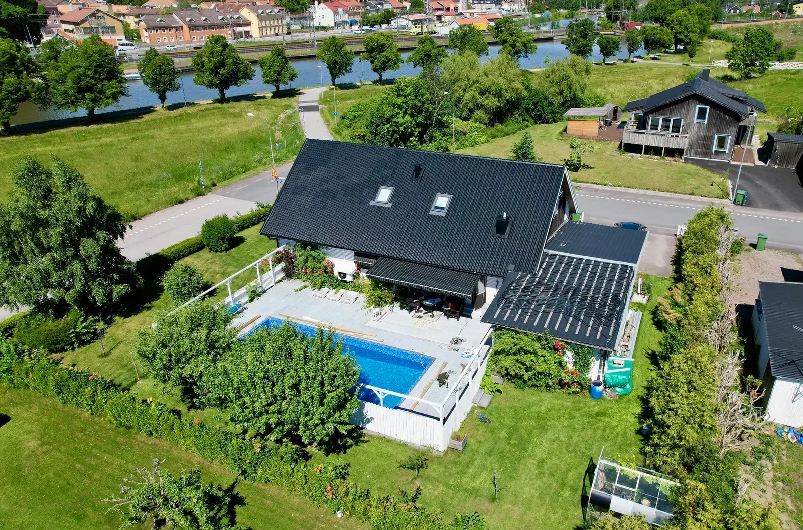 Bild 1 av 20 på Skepparevägen 2