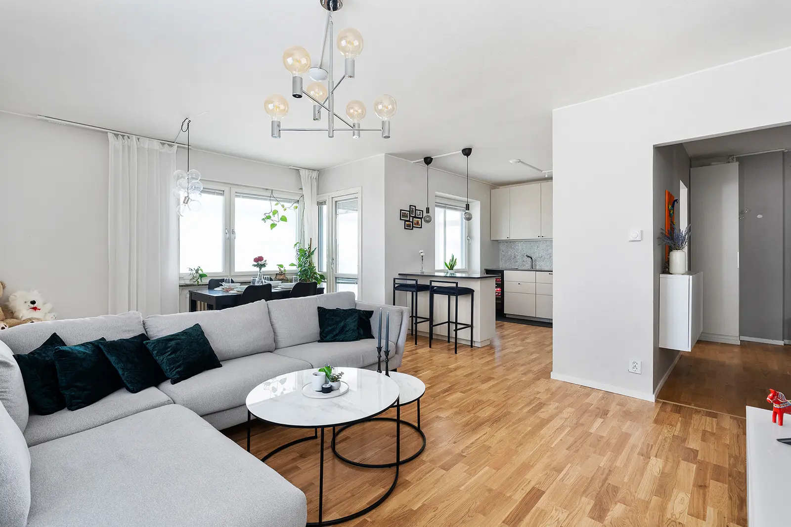 Bild 1 av 14 på Åsvägen 12