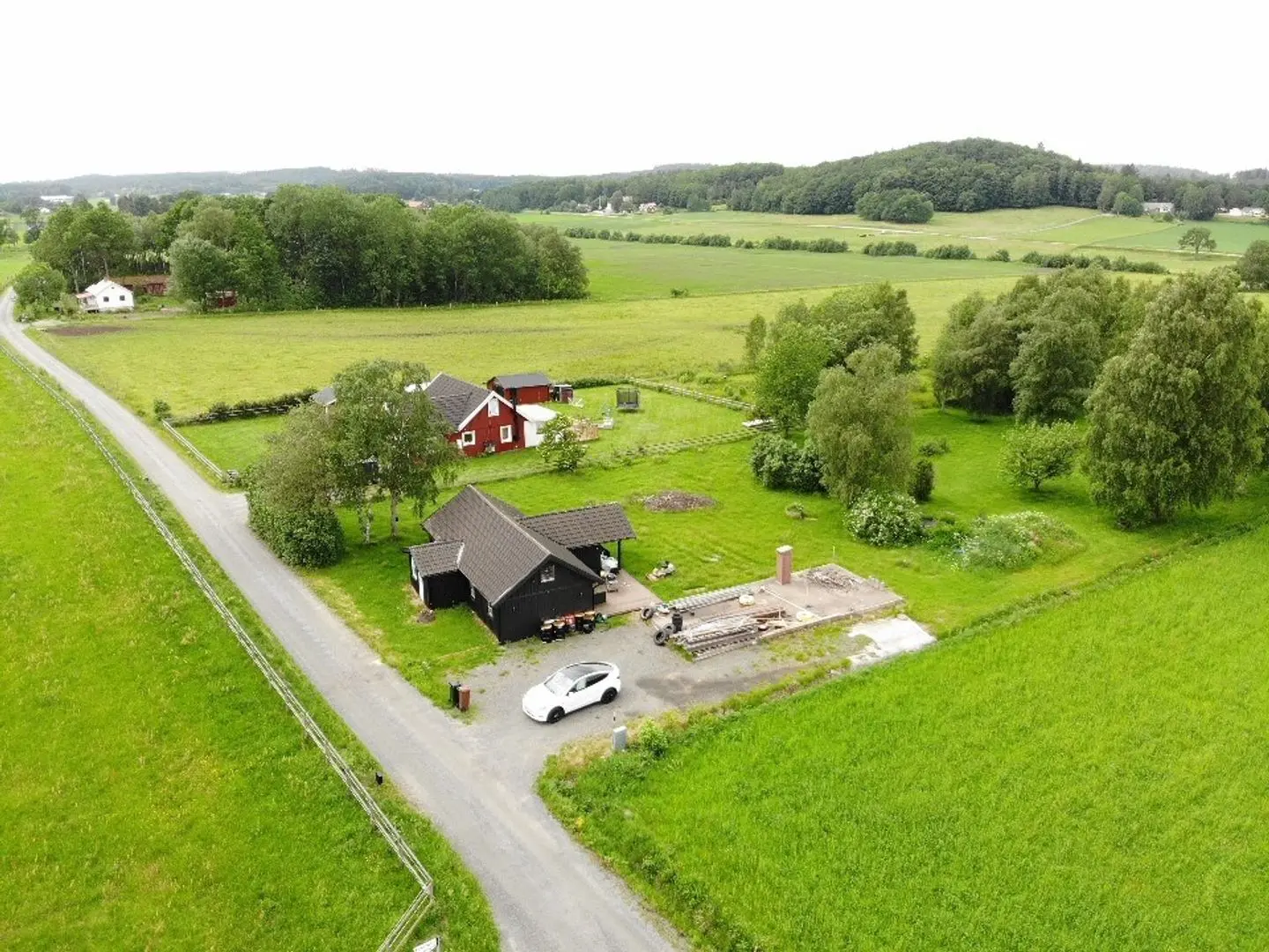 Bild 1 av 7 på Hälleviksvägen 107