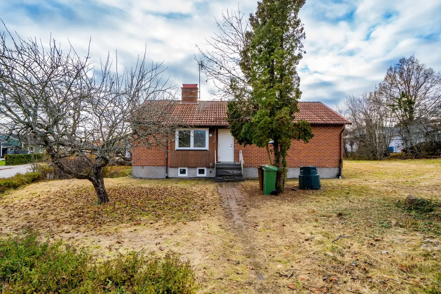 Villa, Hermanstorpsvägen 20, Lindesberg. Bild 1 av 26