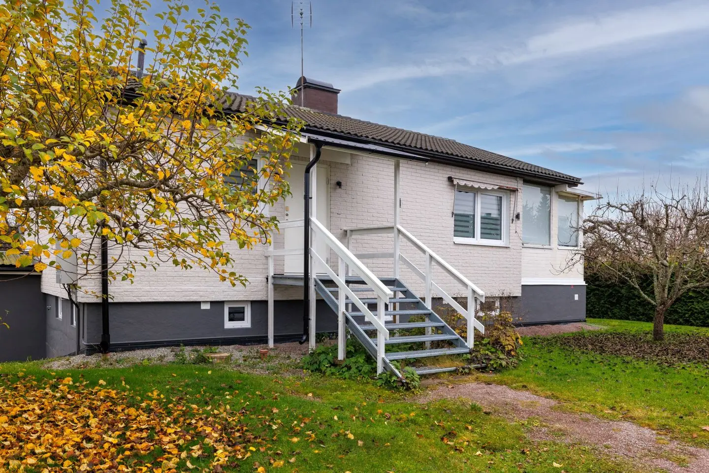 Villa, Skiftesvägen 8, Örebro. Bild 1 av 34