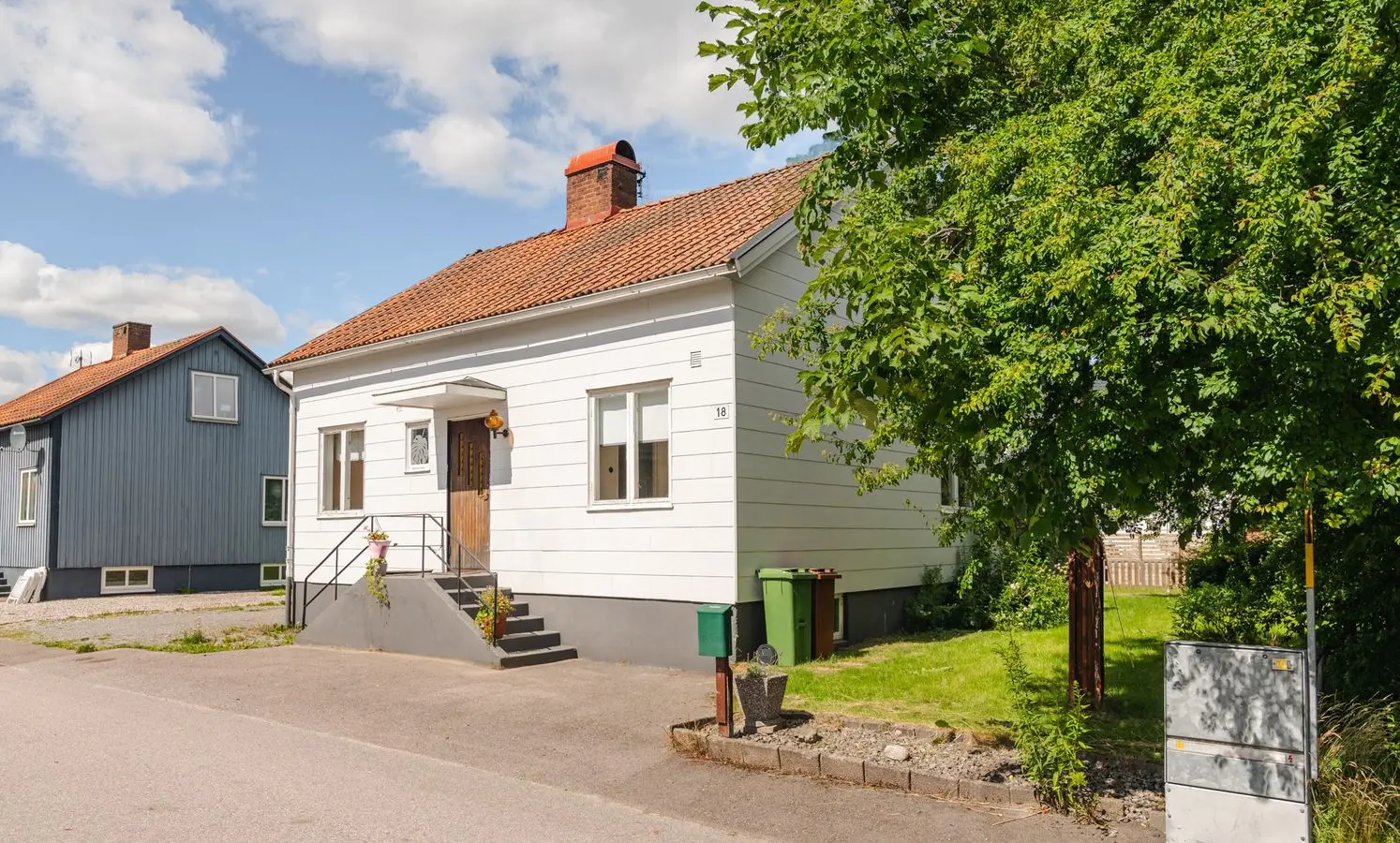 Villa, Tvärgatan 18, Mellerud. Bild 1 av 32