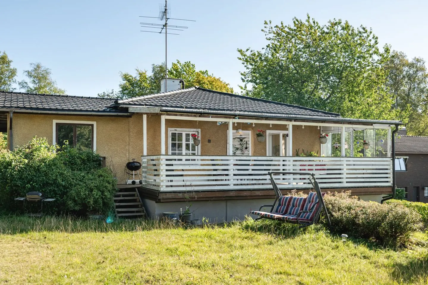 Villa, Tomtbergavägen 25, Huddinge. Bild 1 av 64