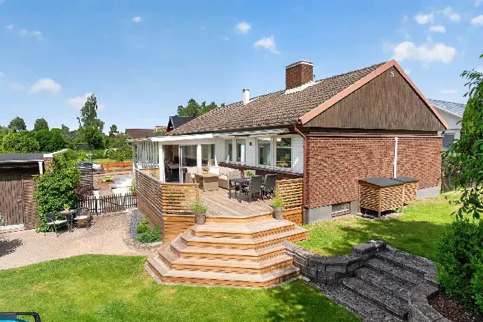 Bild 1 av 20 på Enebacksvägen 51