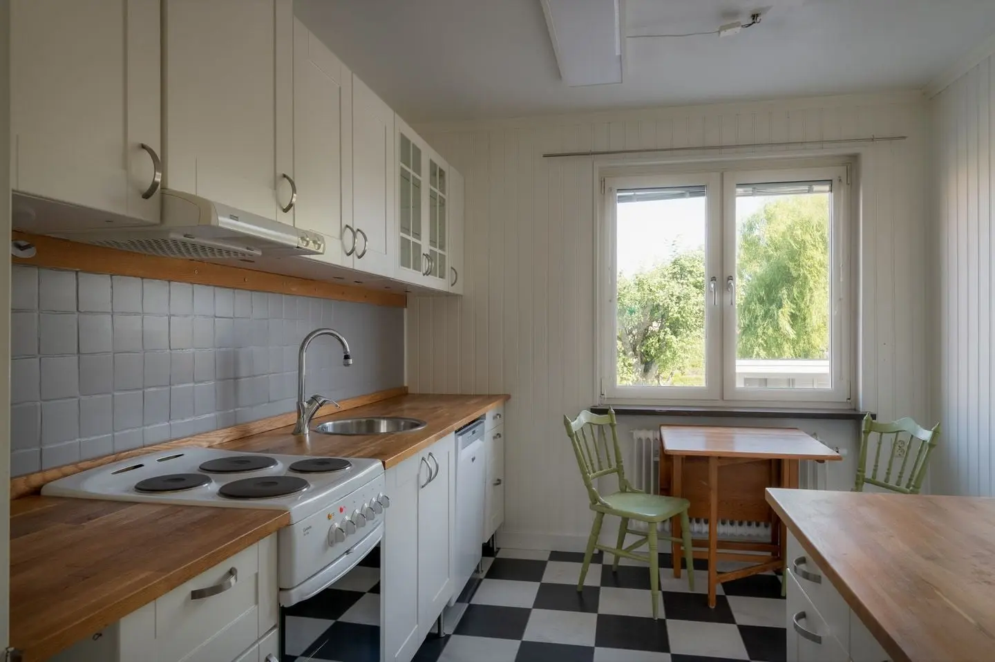 Image 1 of 18 of Regeringsvägen