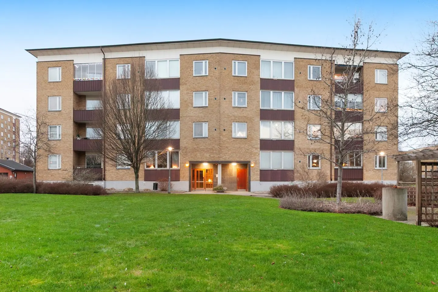 Bild 1 av 12 på Frontgatan 6