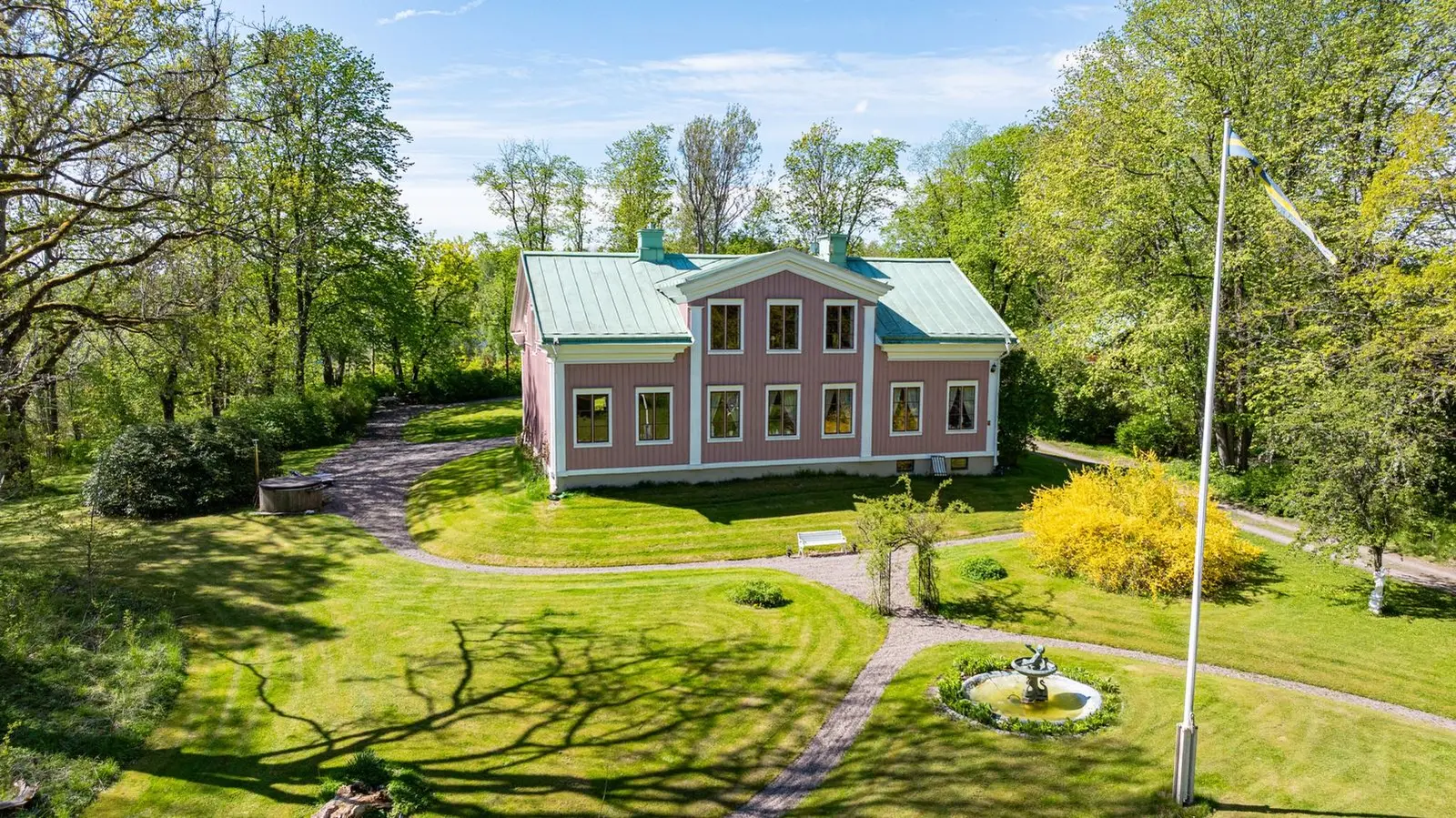 Farm, Nygårds Herrgård, Strömsbergsgatan 23, Åmål. Photo 1 of 96