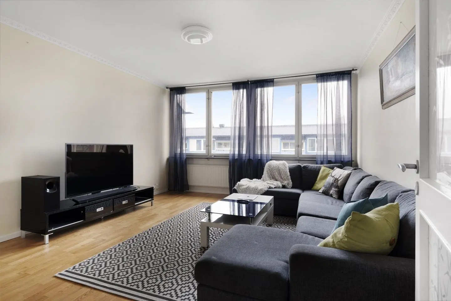 Lägenhet, Kavallerigatan 33, Upplands Väsby. Bild 1 av 22