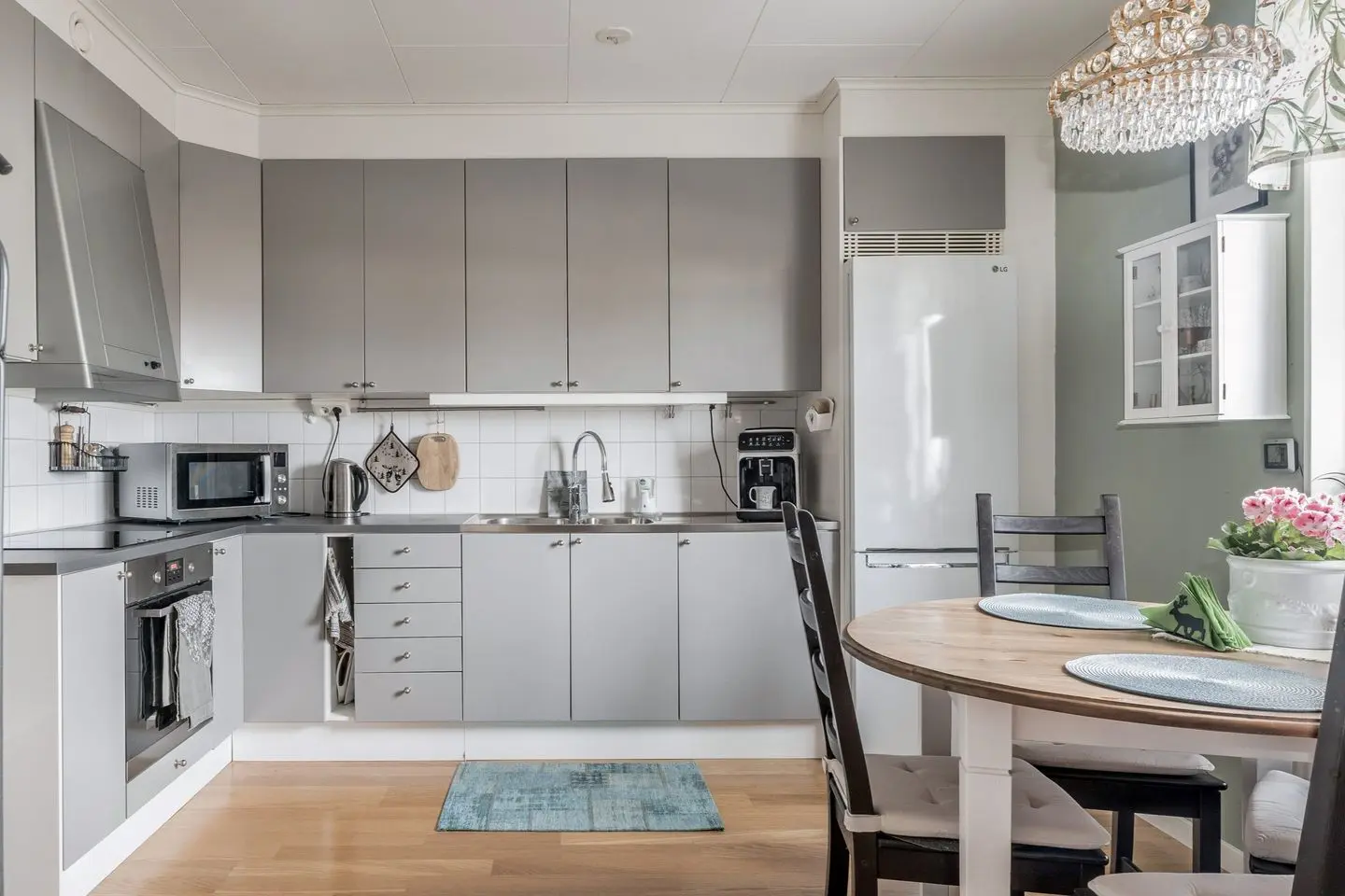 Lägenhet, Rosenhillsvägen 1E, Nyköping. Bild 1 av 23