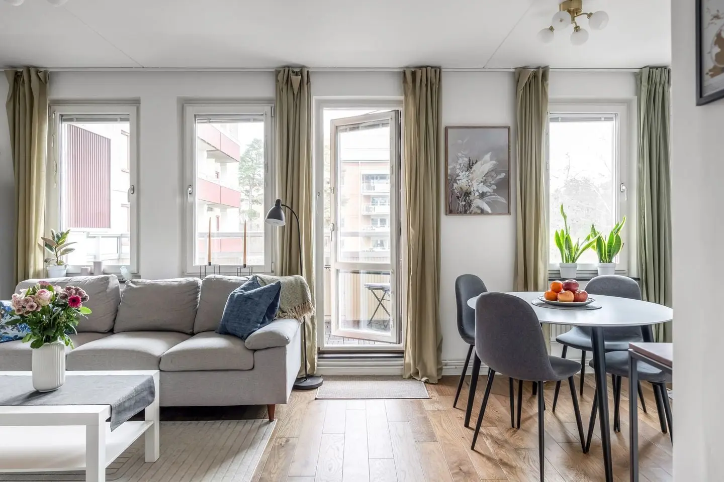 Lägenhet, Skarpövägen 11, 1 tr, Saltsjö-Boo. Bild 1 av 36