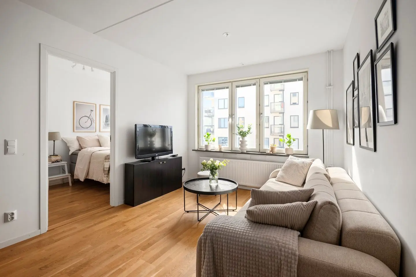 Apartment, Råcksta gårdsväg 28, Stockholm. Photo 1 of 23