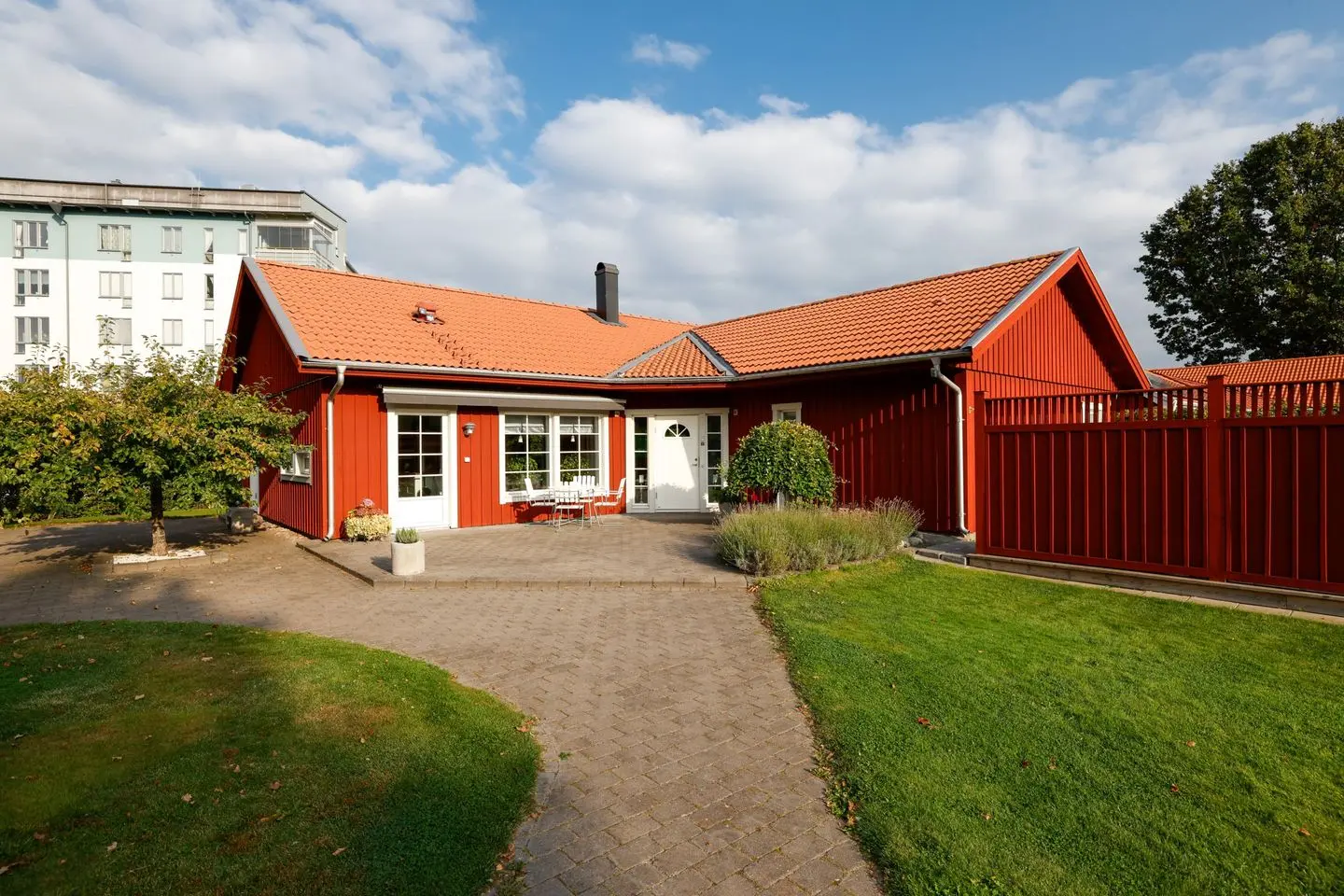 Villa, Näsbyvägen 36, Örebro. Bild 1 av 46