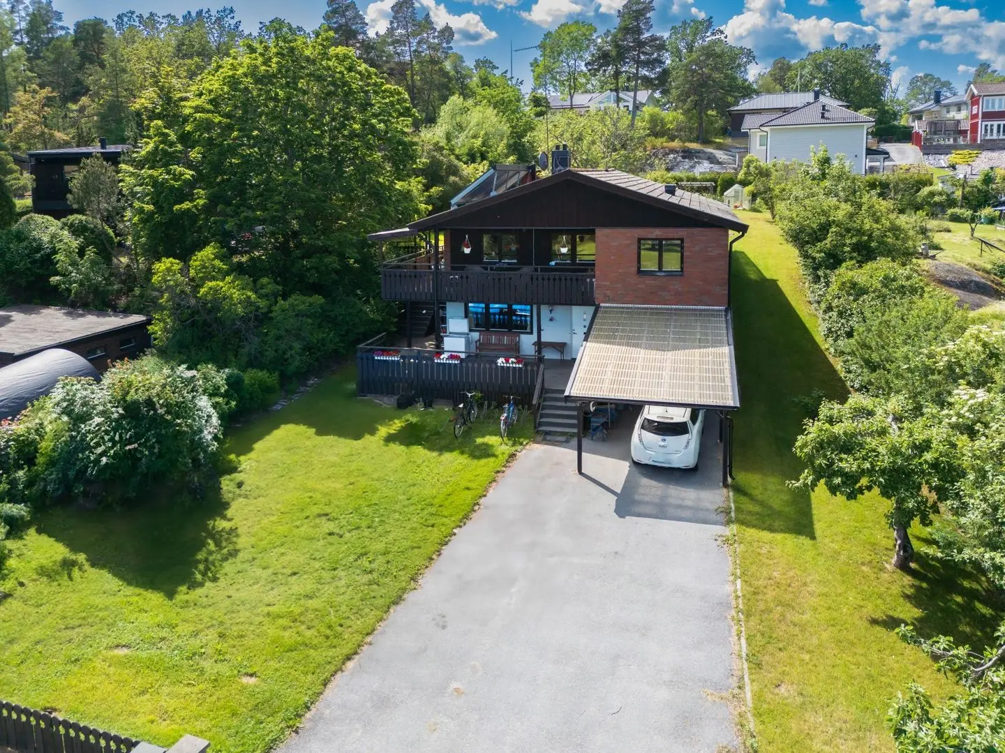 Bild 1 av 32 på Västra Banvägen 134