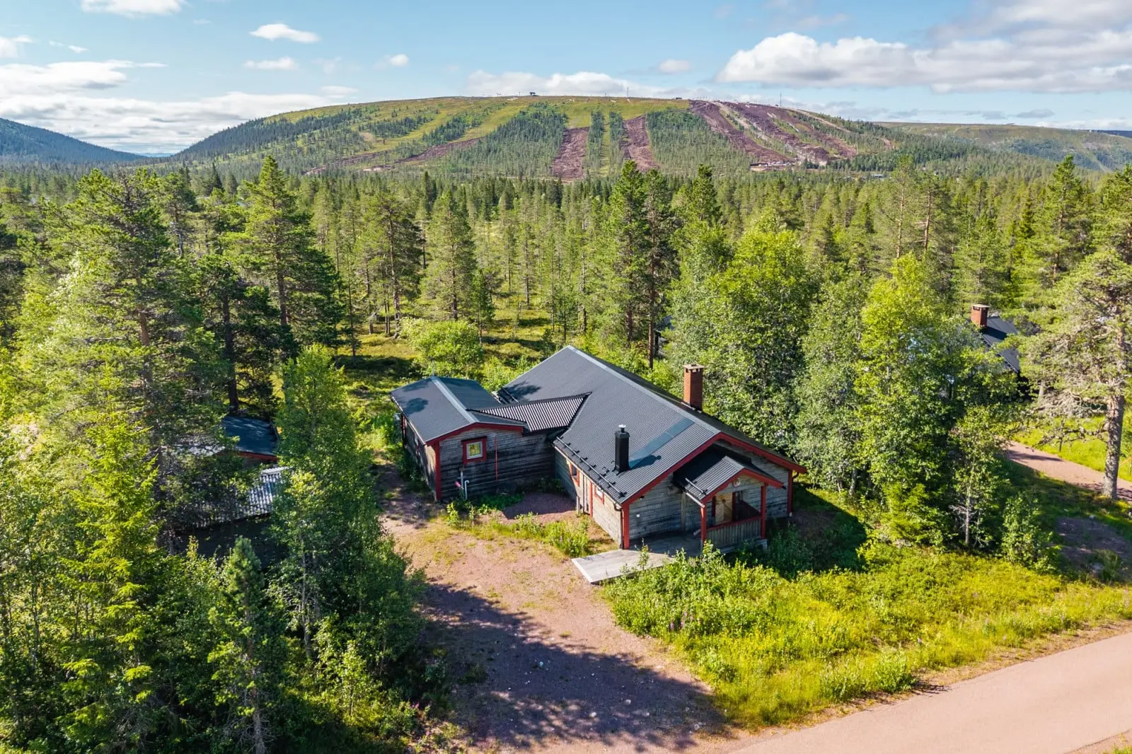 Image 1 of 40 of Leonards väg 3
