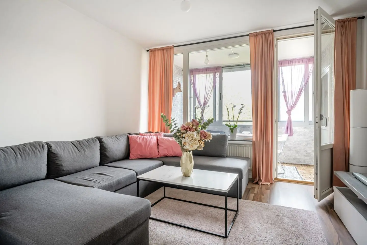 Apartment, Gränsholmsbacken 14, Stockholm. Photo 1 of 22