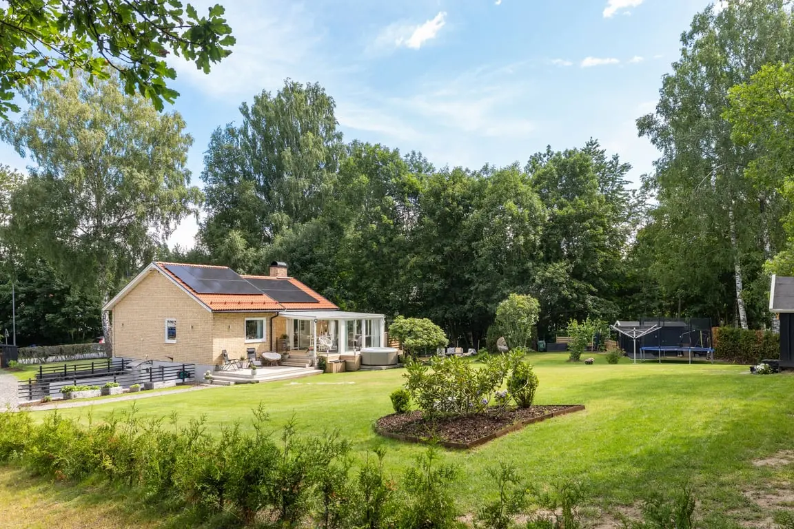 Image 1 of 3 of Borgvägen 18