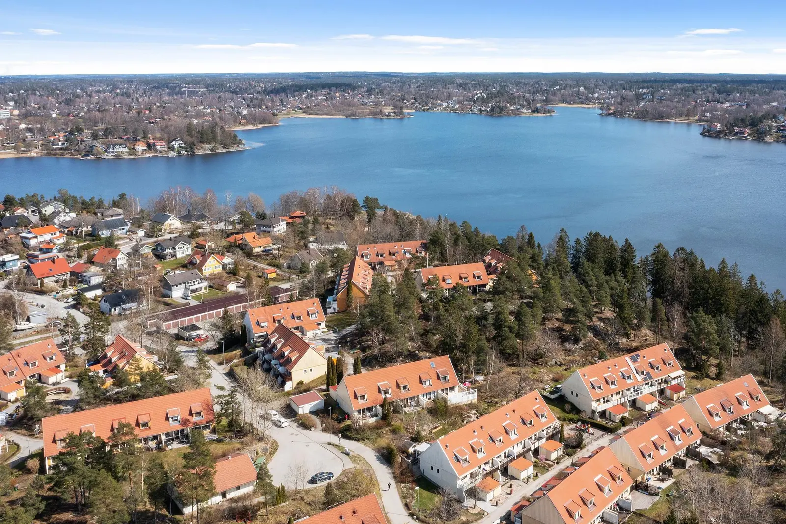 Par-/radhus, Romansvägen 63, Huddinge. Bild 1 av 12