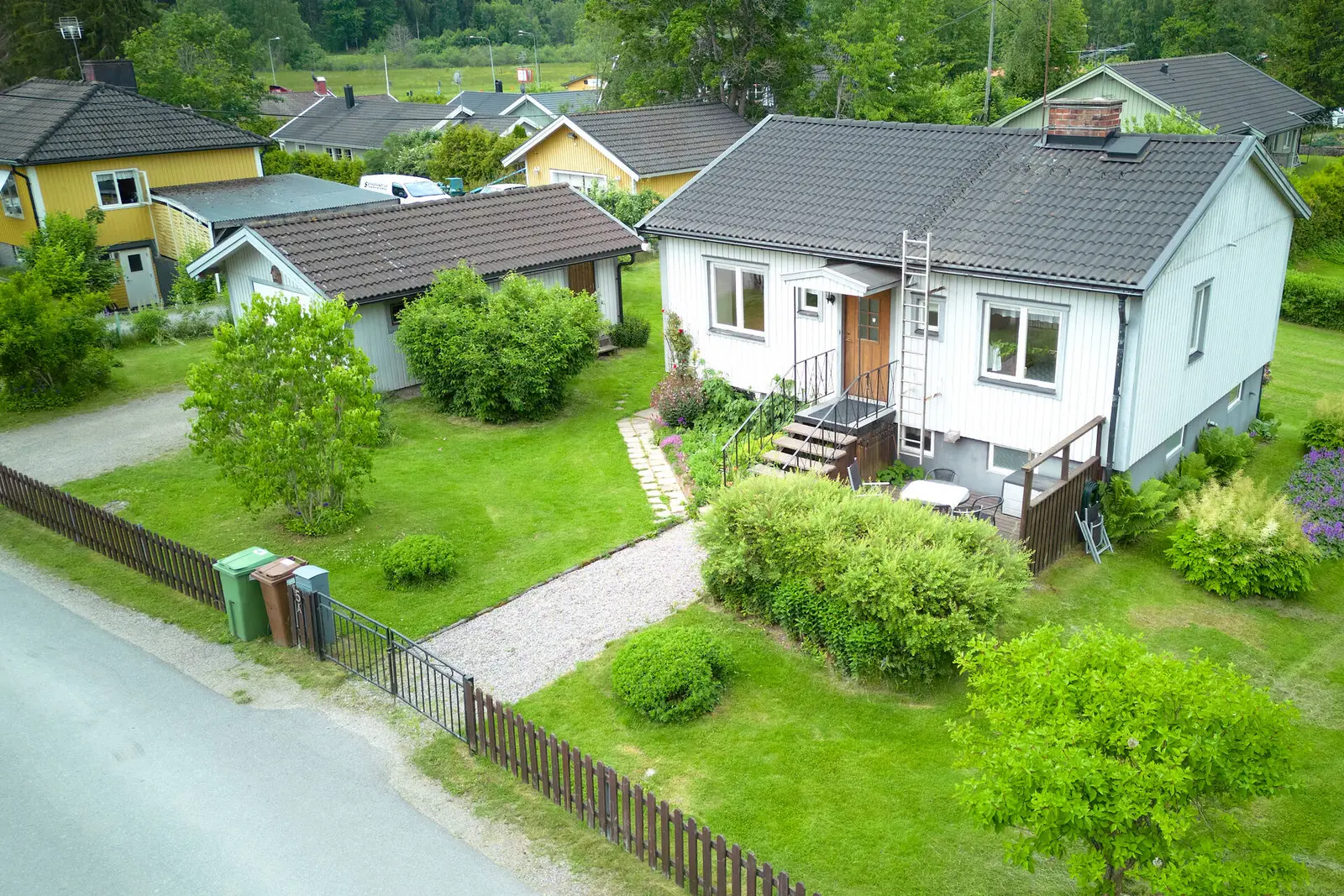 Villa, Oskarsvägen 5A, Huddinge. Bild 1 av 40