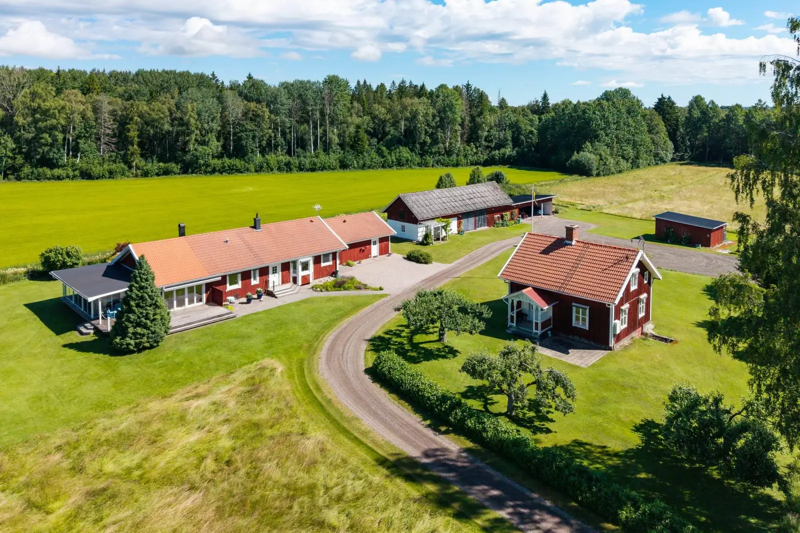 Gård, Kila Björklunda 309, Kumla. Bild 1 av 40