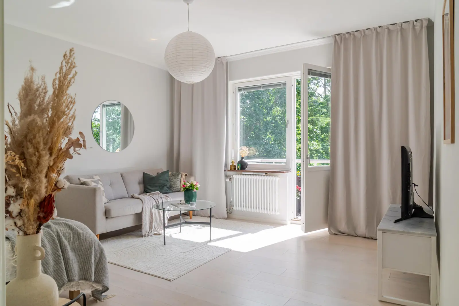 Lägenhet, Bällstavägen 49. Bild 1 av 33
