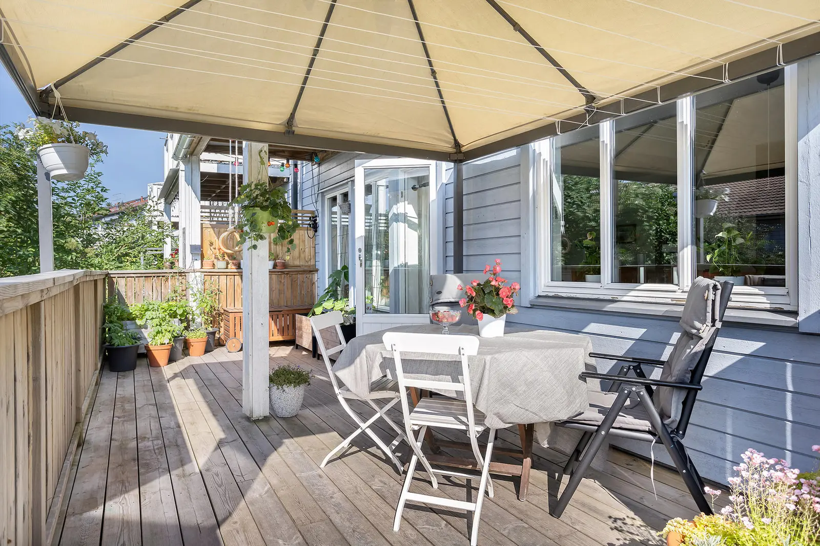 Lägenhet, Hedenhösvägen 18. Bild 1 av 26