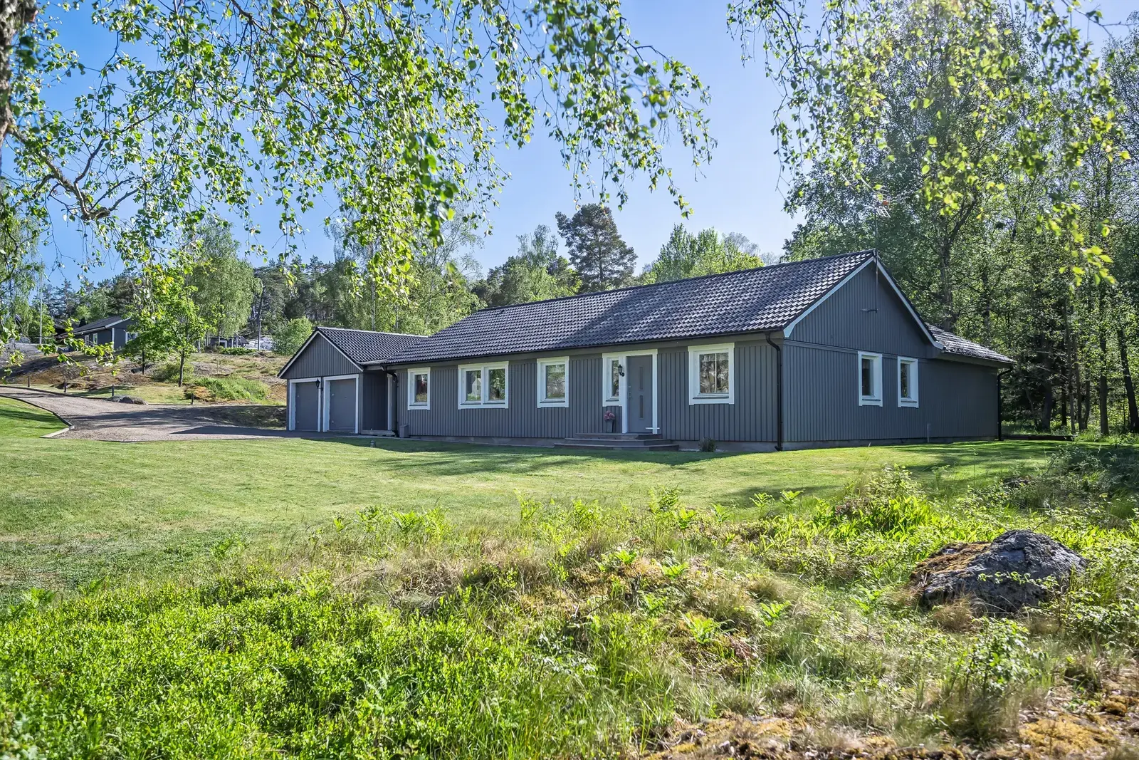Bild 1 av 20 på Kyrkbacken 2