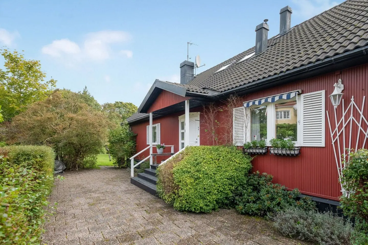 Image 1 of 40 of Fältstigen