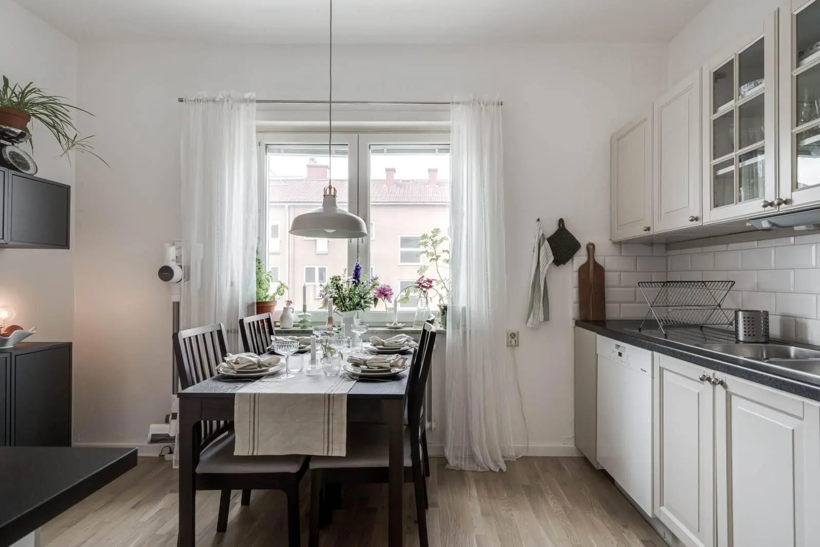 Image 1 of 23 of Lövstagatan 36