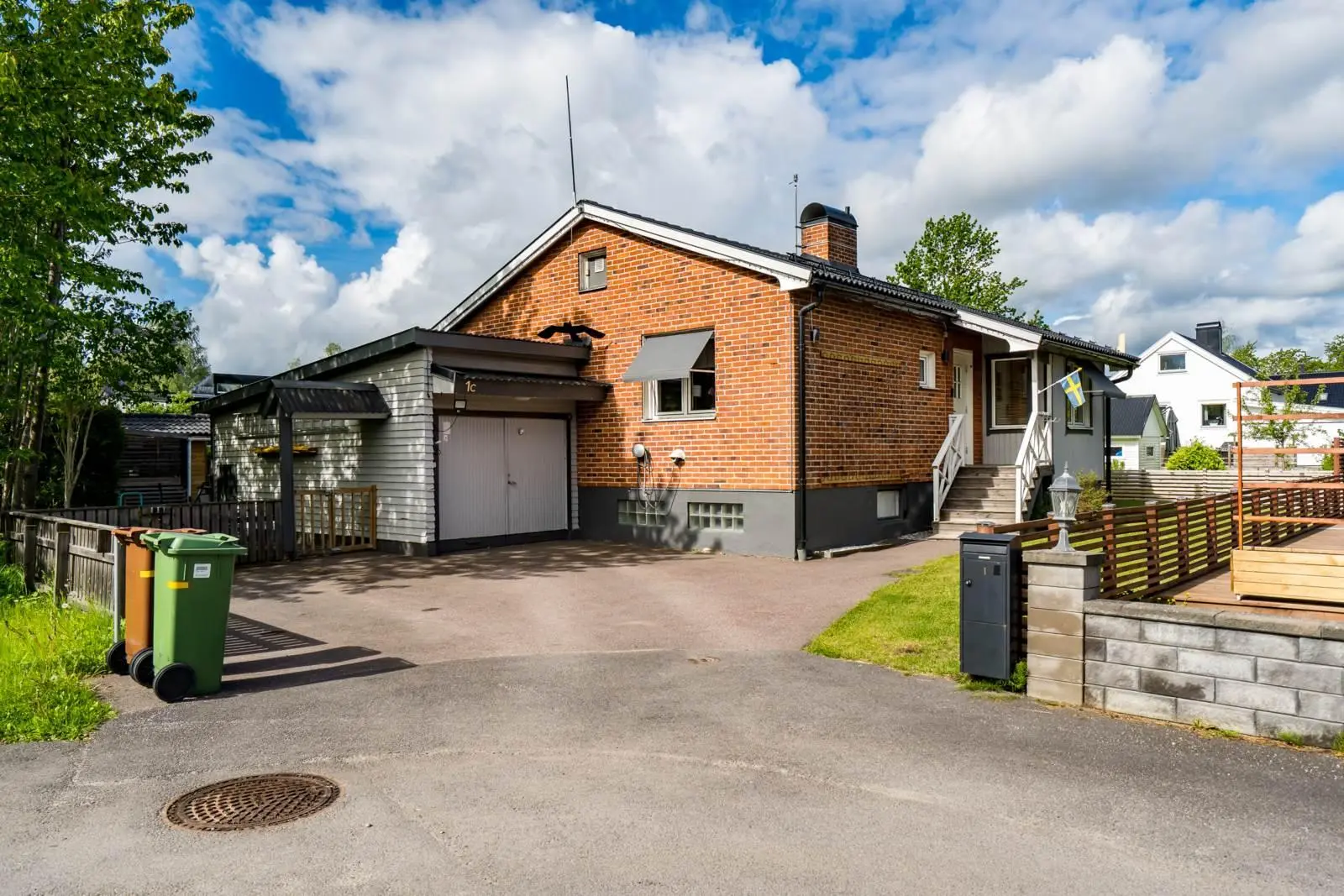 Villa, Rättarevägen 1C, Örebro. Bild 1 av 20