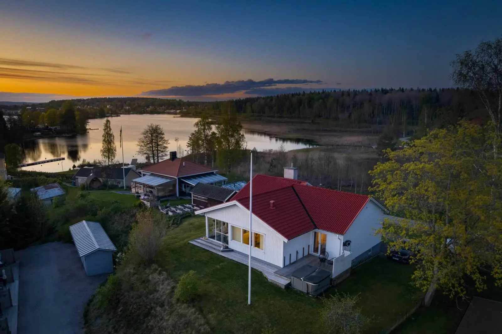 Bild 1 av 35 på Cederborgsvägen 6