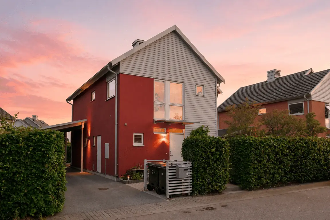Image 1 of 20 of Gnejsvägen 6