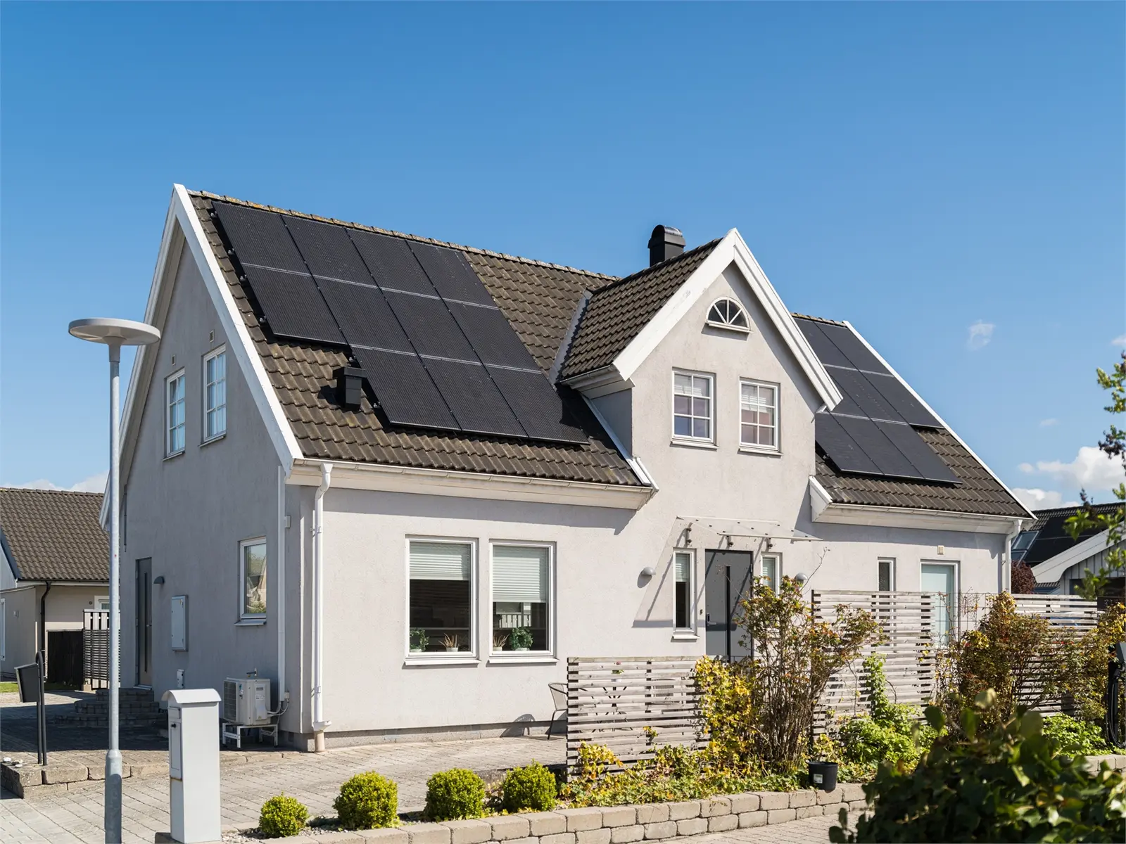 Villa, Syster Astrids gata 24. Bild 1 av 40