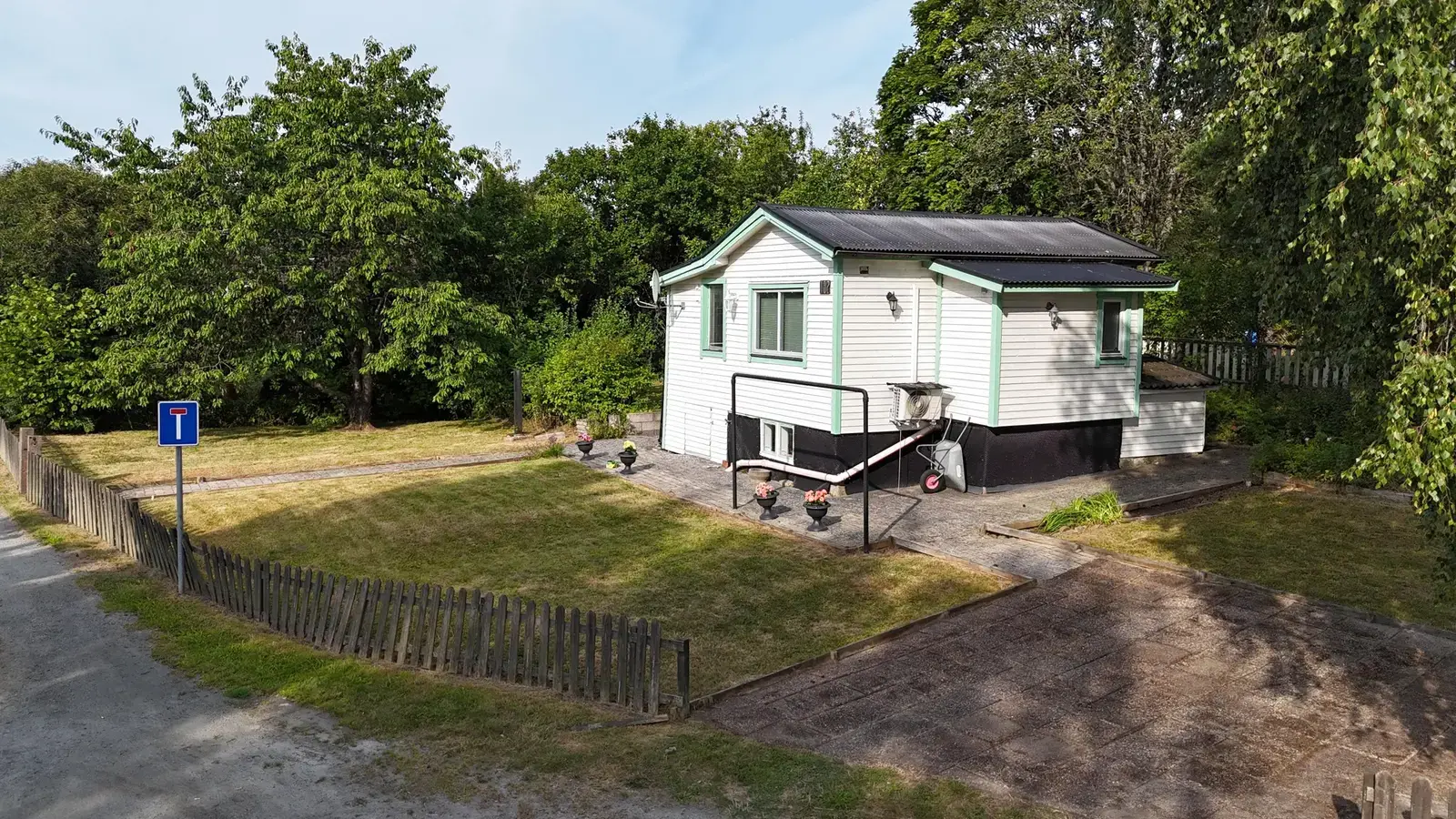 Fritidshus, Lärjehed Fritidsområde Stuga Nr 102. Bild 1 av 20