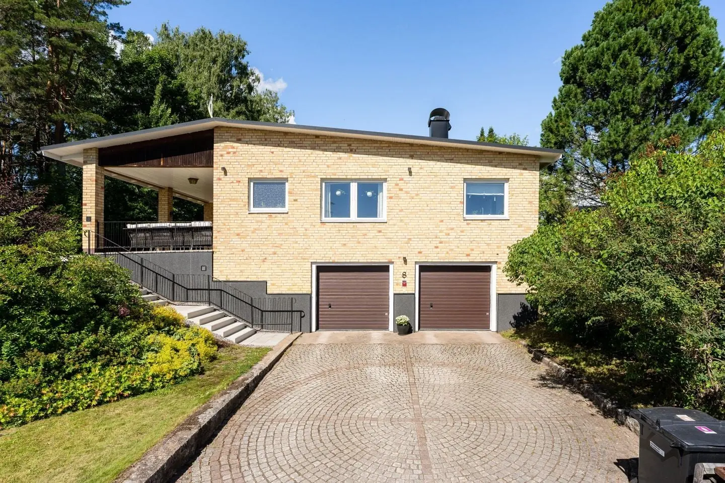 Bild 1 av 70 på Stenborgsvägen 8