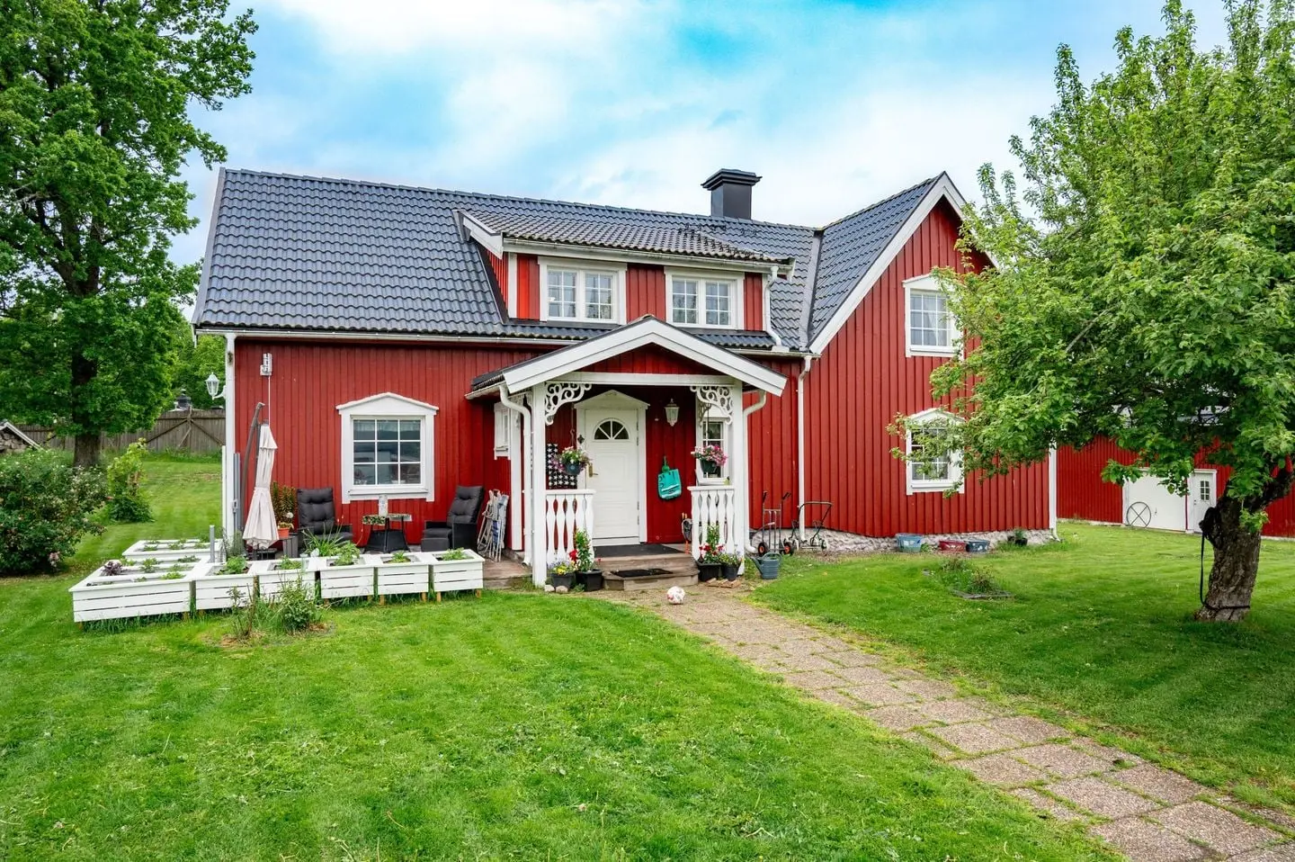 Gård, Täng Tomten 4, Grästorp. Bild 1 av 37