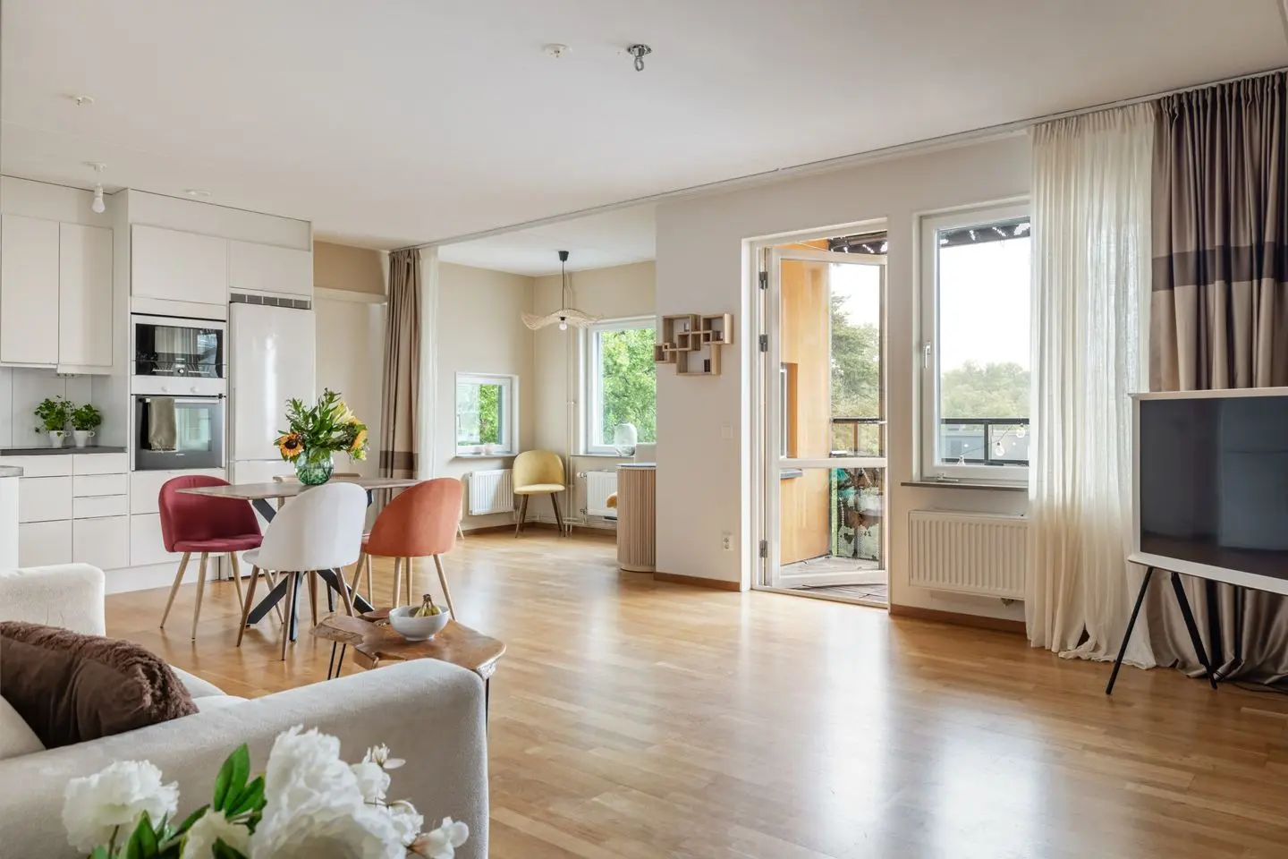 Apartment, Snickerigatan 10, Stockholm. Photo 1 of 57