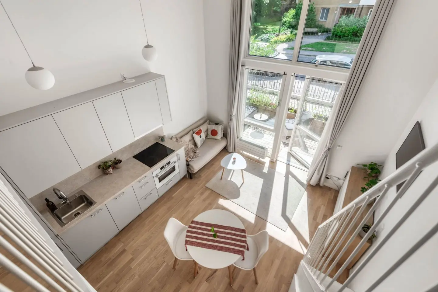 Apartment, Russinvägen 7, uteplats, Stockholm. Photo 1 of 33