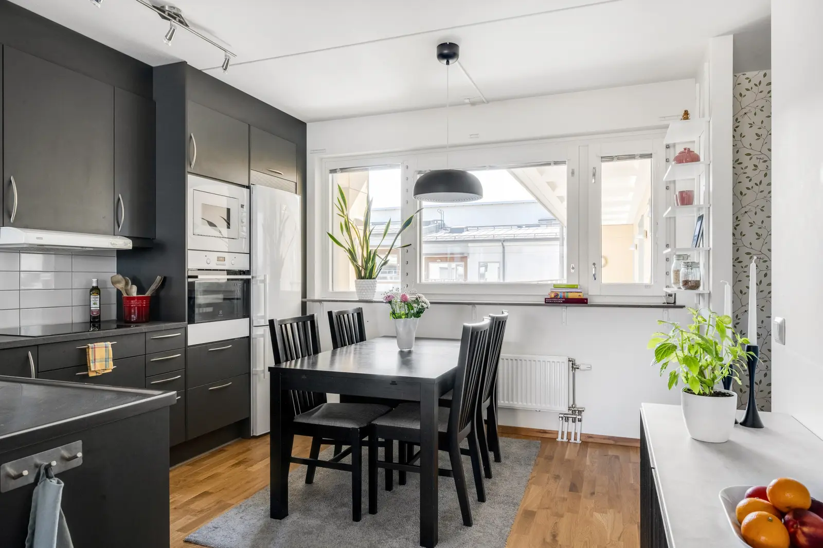 Lägenhet, Solskensgatan 11, Uppsala. Bild 1 av 33
