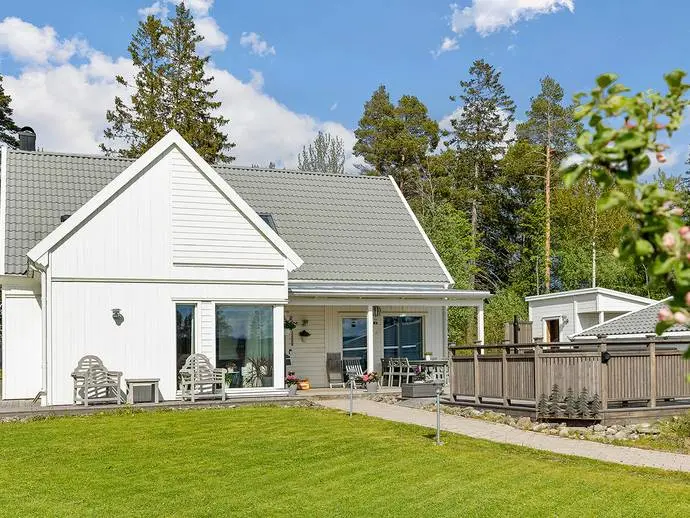 Bild 1 av 20 på Sjömovägen 5