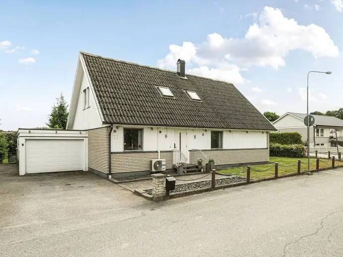 Bild 1 av 20 på Harry Martinsons väg 11
