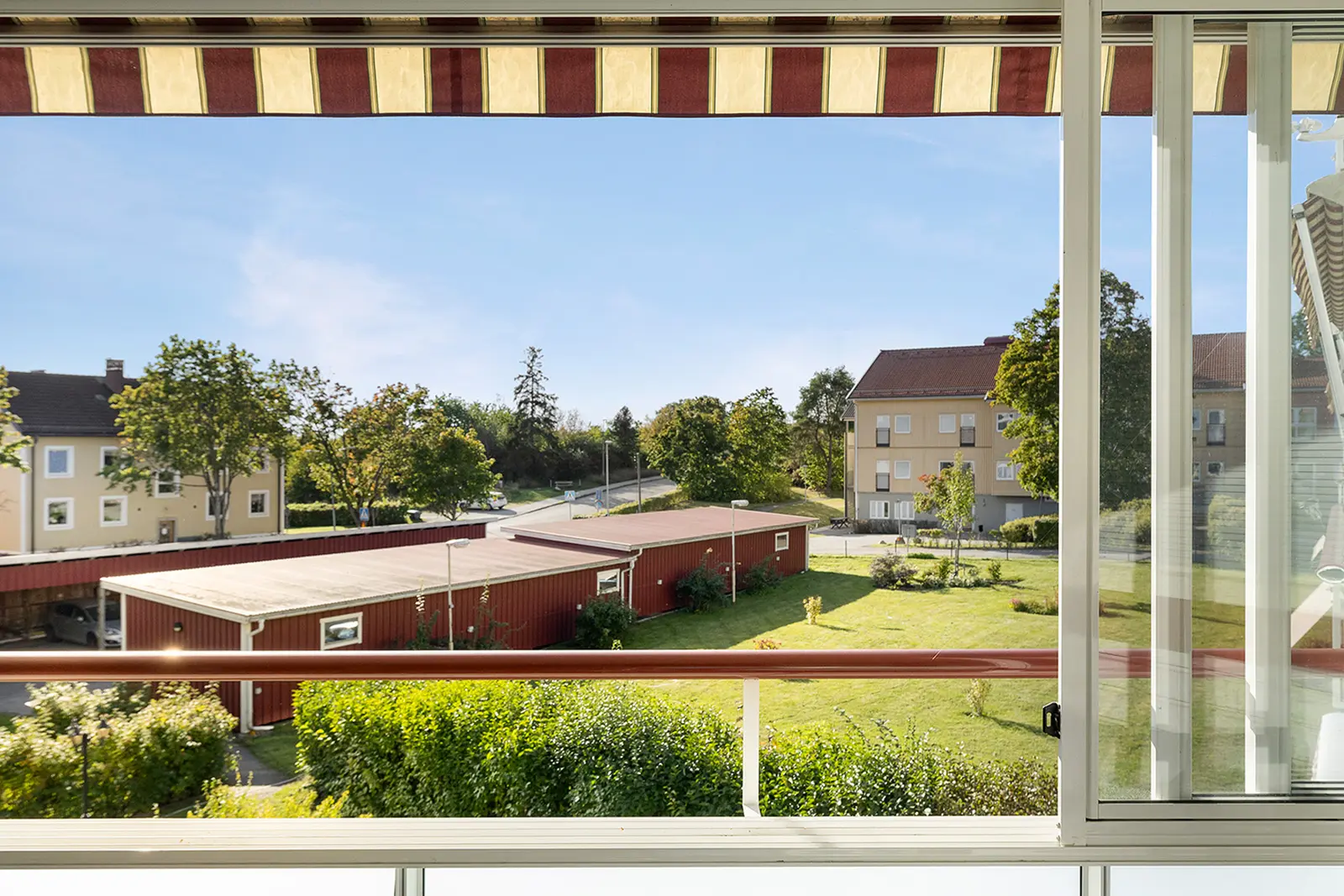 Bild 1 av 24 på Tvärvägen 3