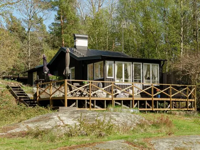 Image 1 of 20 of Mors ängs väg 18