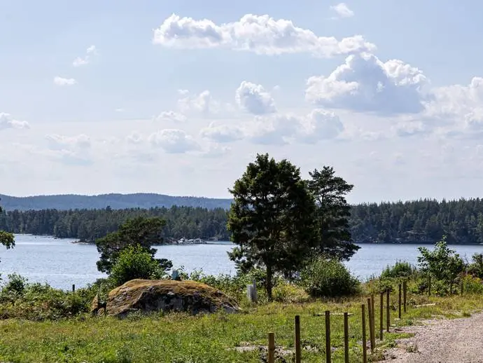 Land / plot, Drömtomt med sjönära läge vid Sommen – för bad och båtliv!. Photo 1 of 16