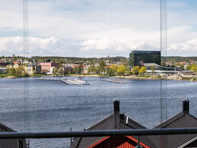 Bild 1 av 20 på Bryggvägen 1a