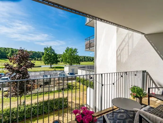 Bild 1 av 20 på Karlsdalsallén 55