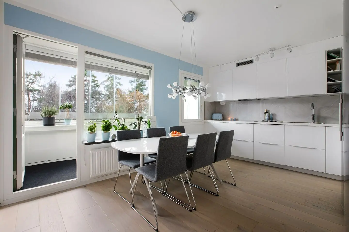 Lägenhet, Lötsjövägen 63, Sundbyberg. Bild 1 av 23