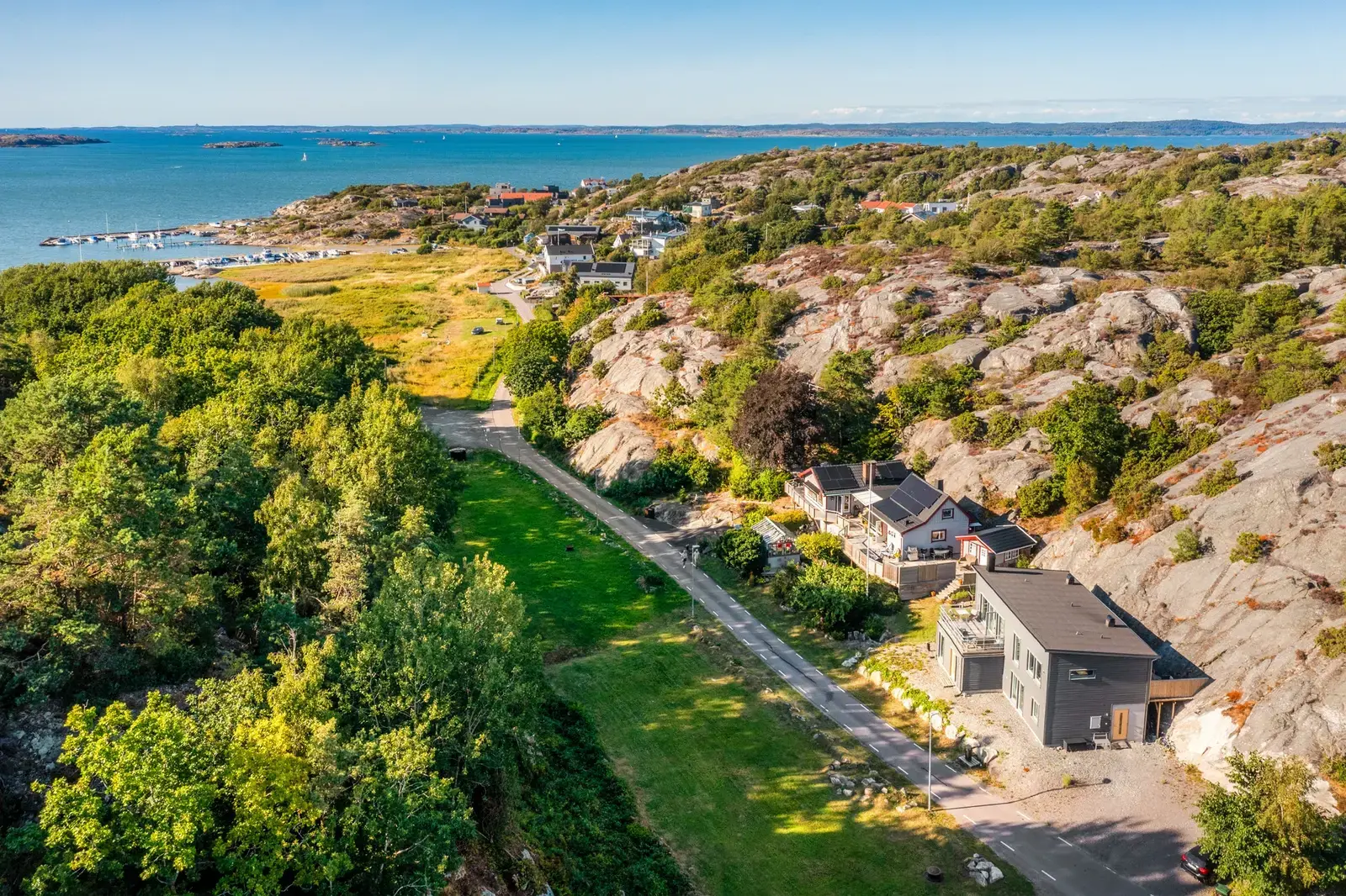 Villa, Sandenvägen 37. Bild 1 av 20