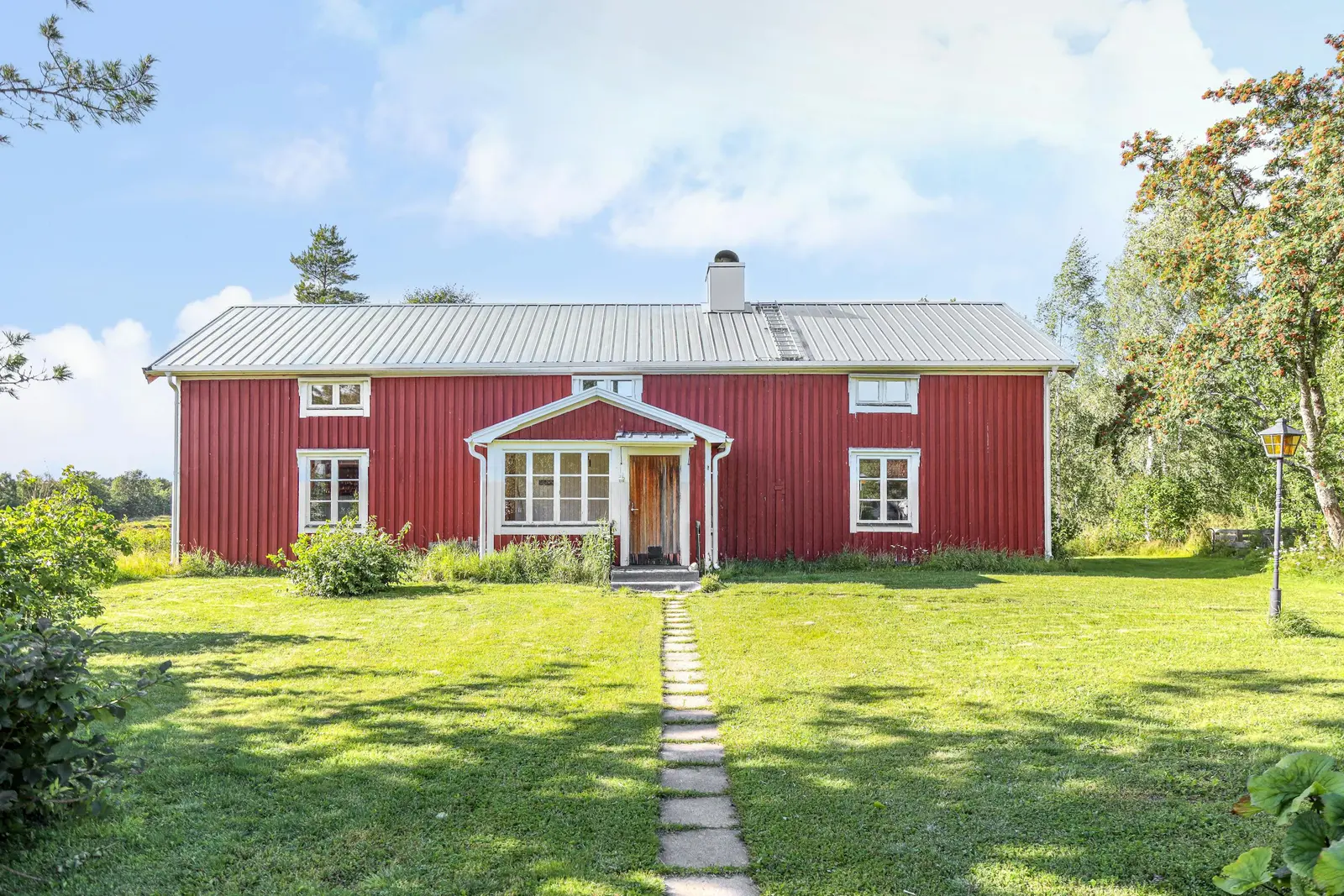 Image 1 of 40 of Överrödå 70